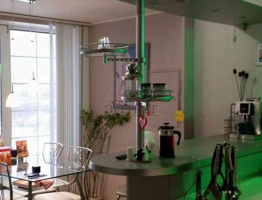 Продаётся 3-комнатная квартира, 90 м²