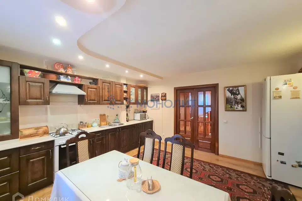 Продаётся 4-комнатная квартира, 161.5 м²