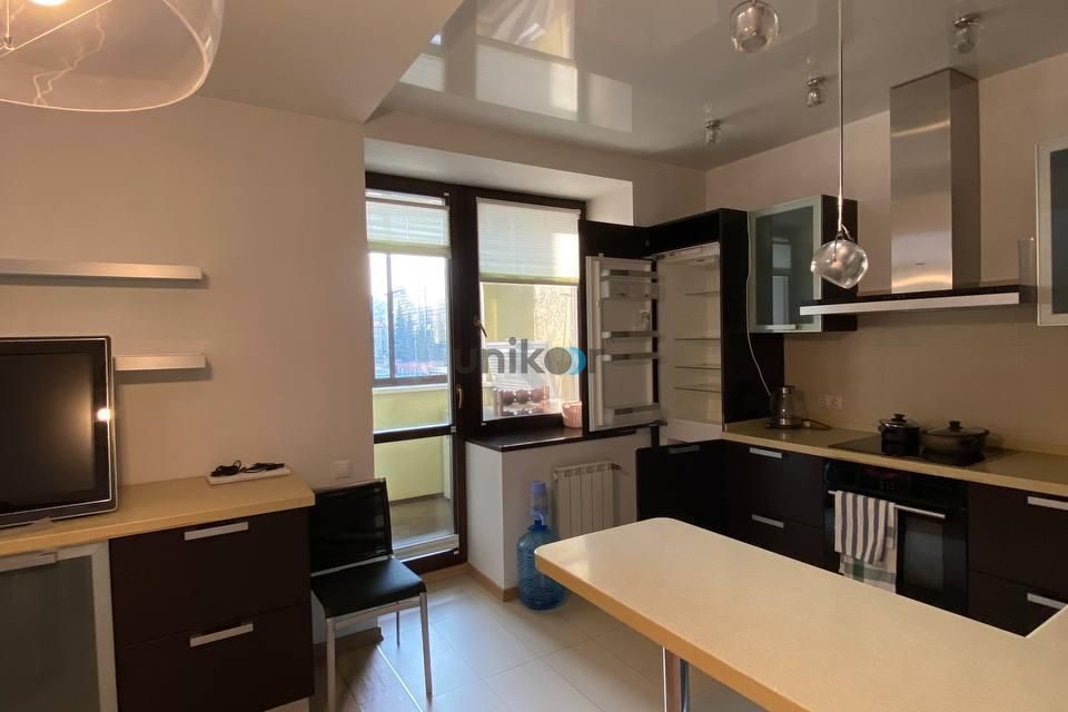 Продаётся 3-комнатная квартира, 134 м²