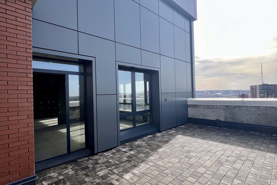 Продаётся 3-комнатная квартира, 157 м²