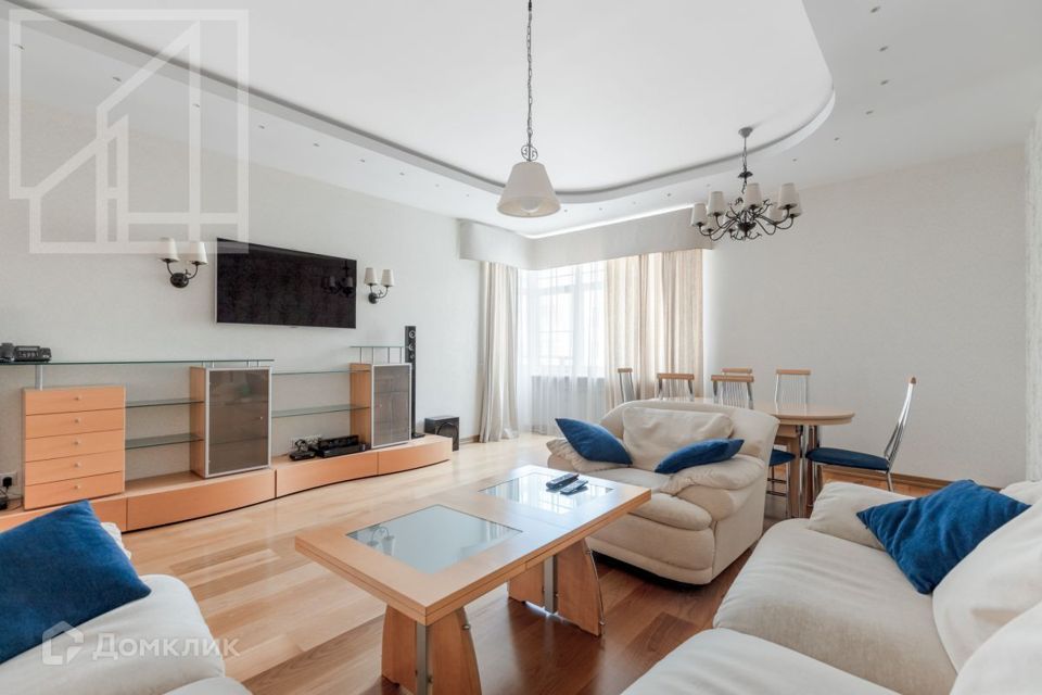 Сдаётся 4-комнатная квартира, 150 м²