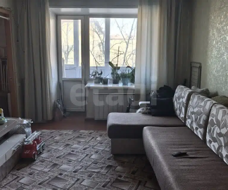 Продаётся 4-комнатная квартира, 63.4 м²