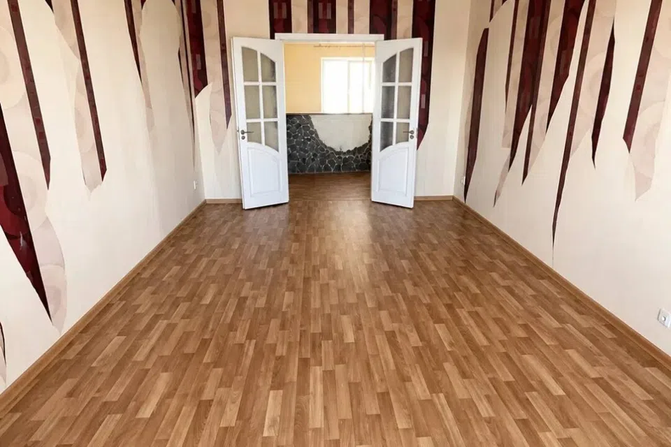 Продаётся 4-комнатная квартира, 77 м²