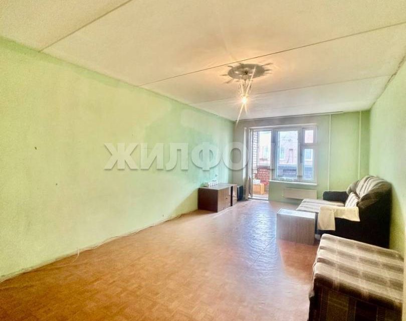 Продаётся 1-комнатная квартира, 72.6 м²