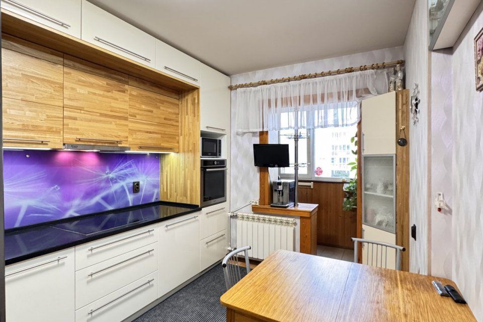Продаётся 4-комнатная квартира, 103.4 м²