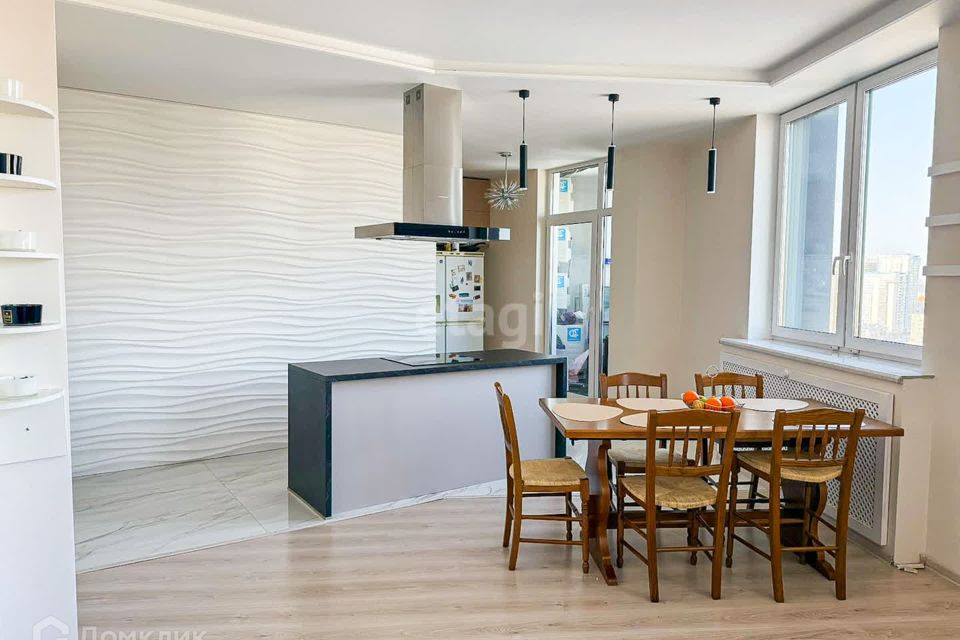 Продаётся 3-комнатная квартира, 103.4 м²