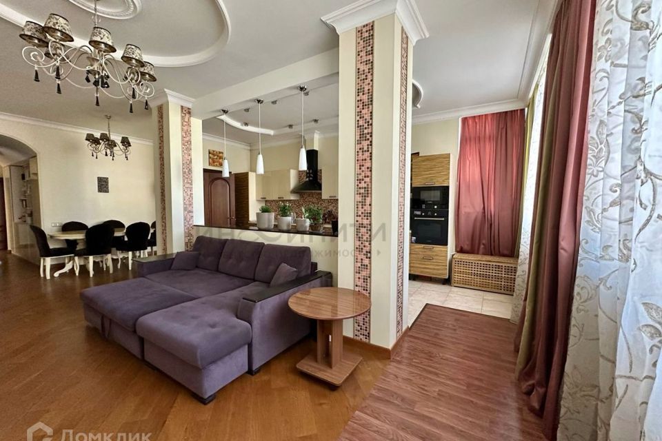 Продаётся 2-комнатная квартира, 127.4 м²