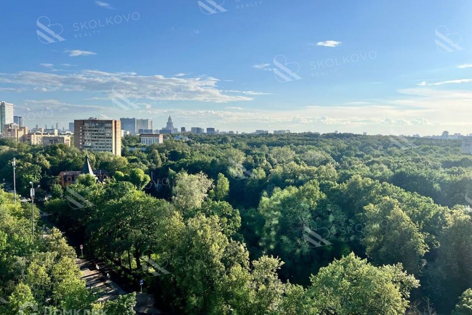 Продаётся 4-комнатная квартира, 157.5 м²