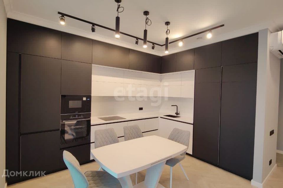 Продаётся 2-комнатная квартира, 90.5 м²