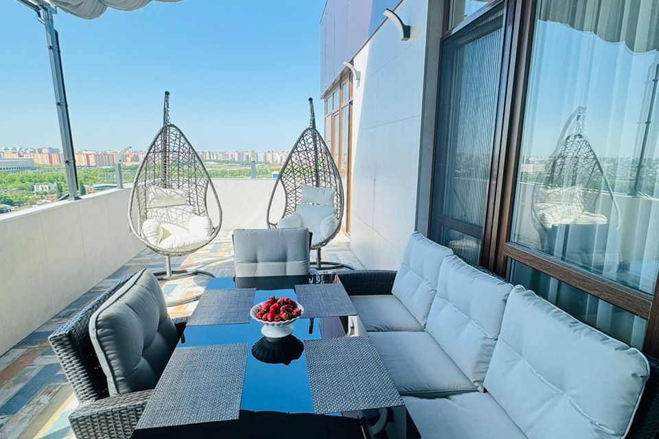 Продаётся 3-комнатная квартира, 132 м²