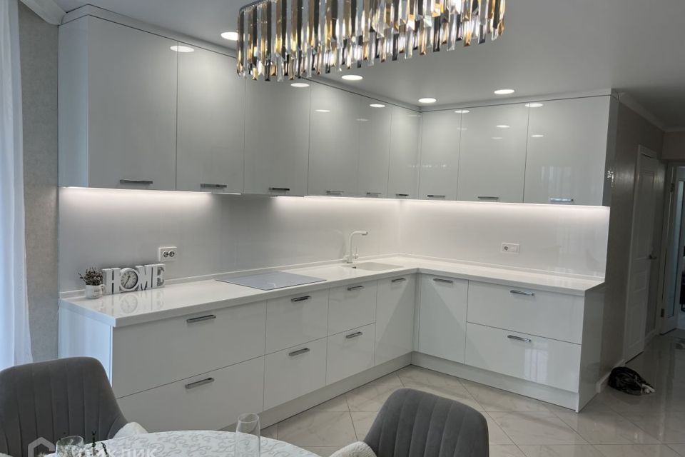 Продаётся 4-комнатная квартира, 132 м²