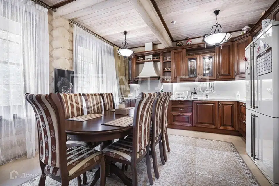 Продаётся 2-этажный дом, 320 м²