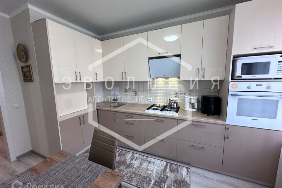 Продаётся 2-комнатная квартира, 56.6 м²