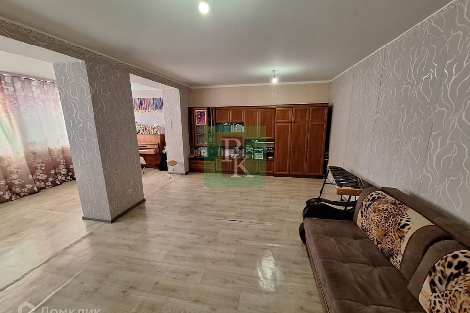Продаётся 3-комнатная квартира, 173 м²