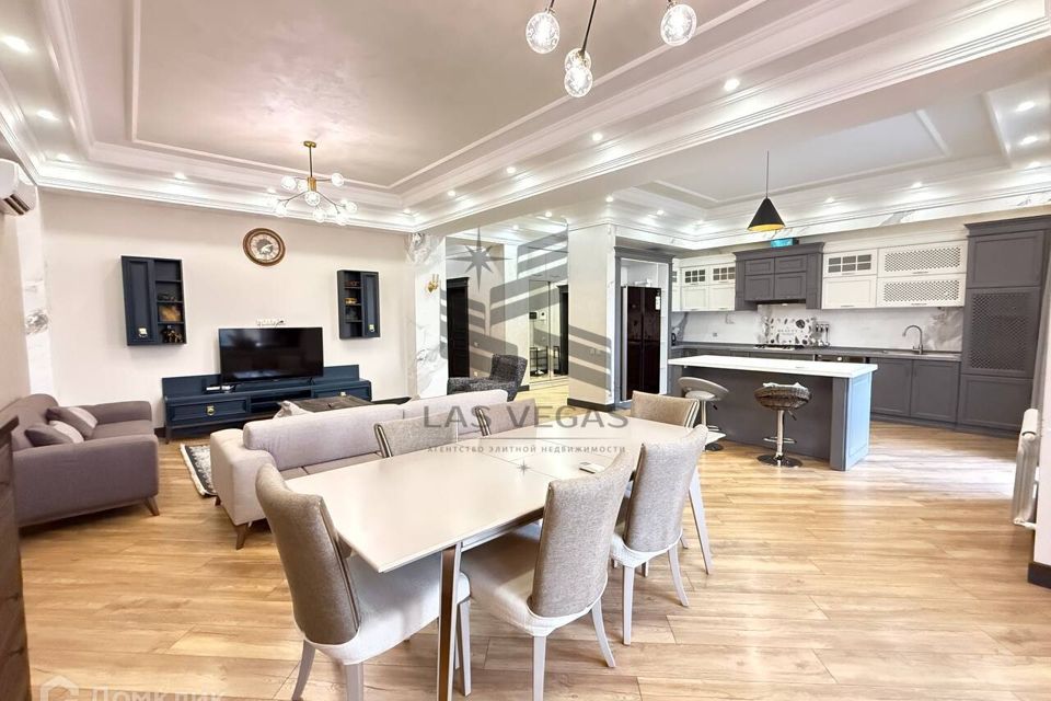 Сдаётся 4-комнатная квартира, 154 м²