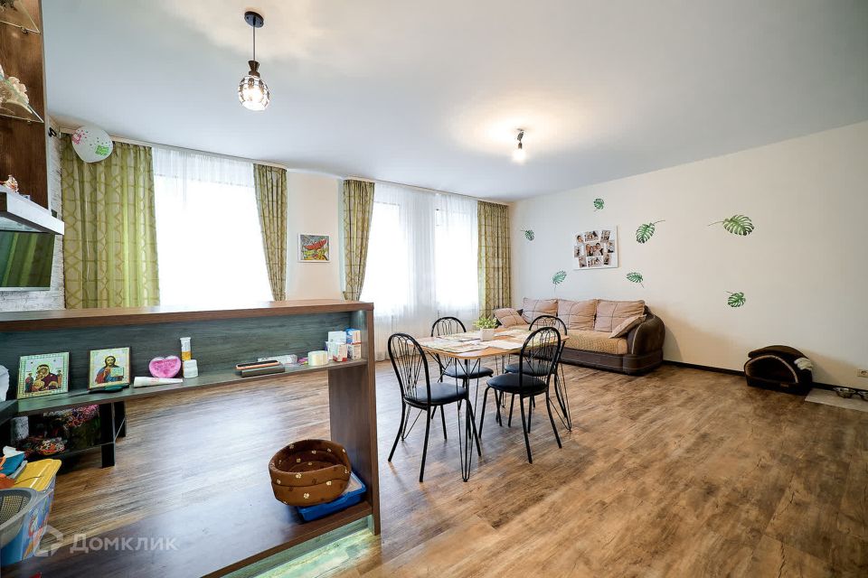 Продаётся 3-комнатная квартира, 111.6 м²