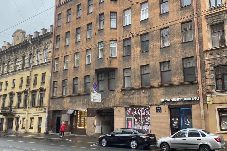 Продаётся 7-комнатная квартира, 186.8 м²