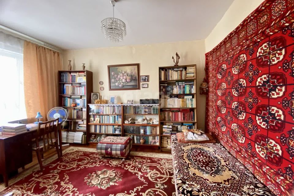 Продаётся 4-комнатная квартира, 70.5 м²