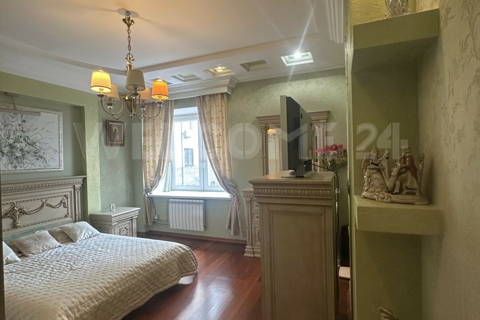 Продаётся 3-комнатная квартира, 152 м²