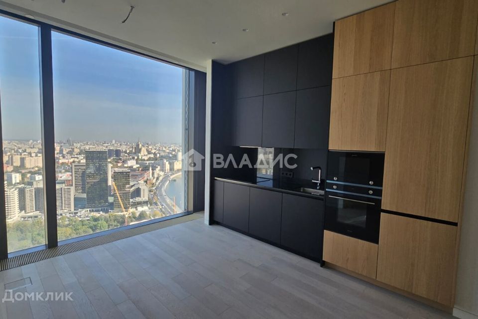 Продаётся 1-комнатная квартира, 60.5 м²