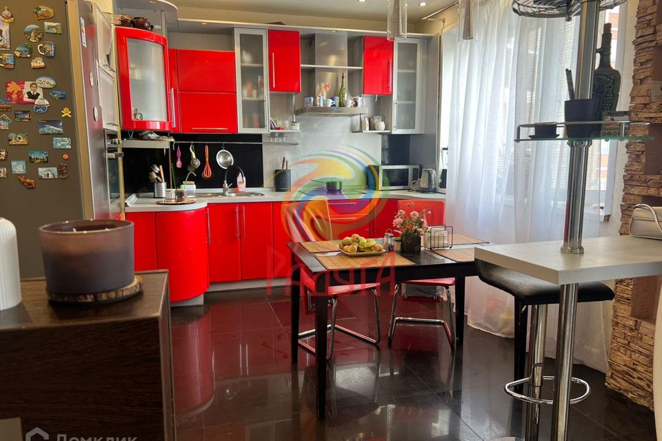Продаётся 3-комнатная квартира, 98 м²