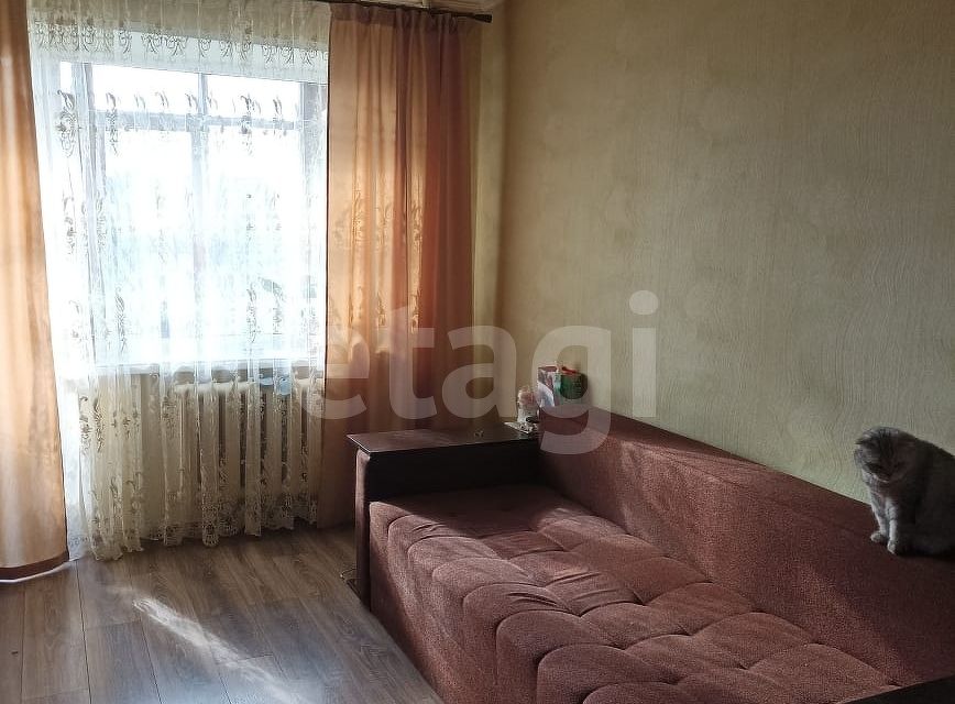 Продаётся комната в 2-комн. квартире, 42 м²