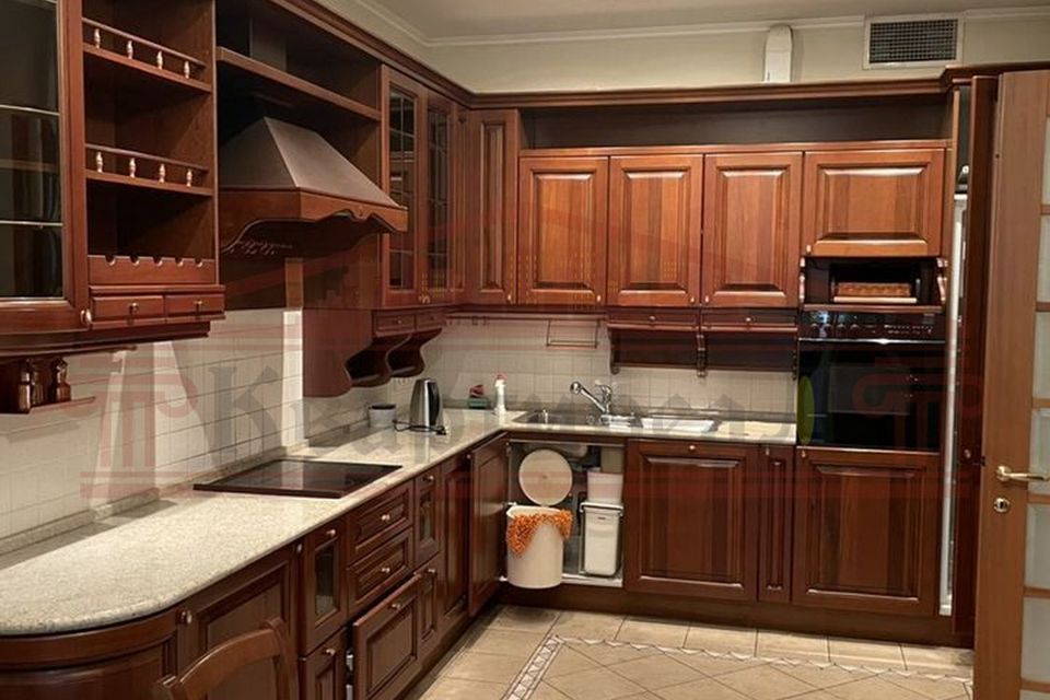 Сдаётся 5-комнатная квартира, 250 м²