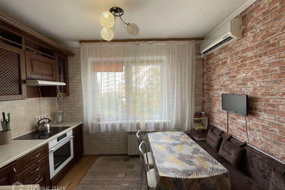 Продаётся 3-комнатная квартира, 63.5 м²
