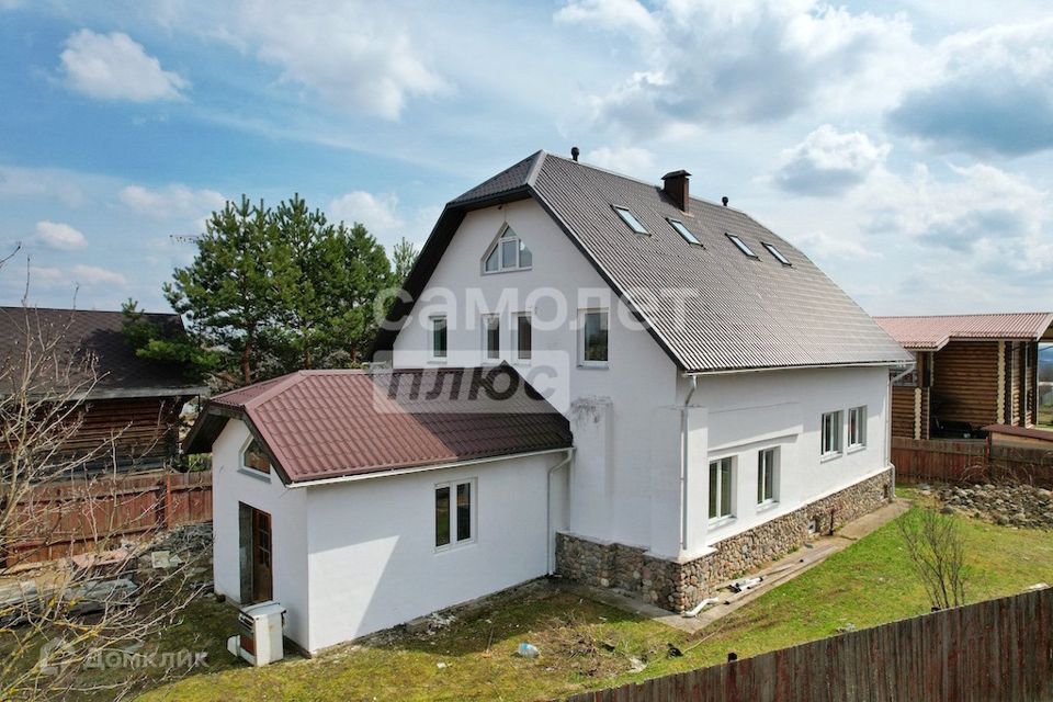 Продаётся 3-этажный дом, 272 м²