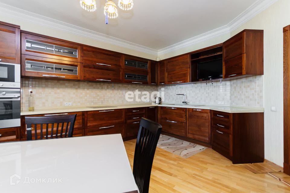 Продаётся 3-комнатная квартира, 106.7 м²