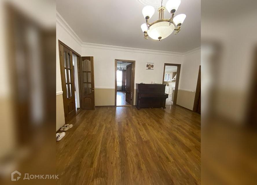 Продаётся 4-комнатная квартира, 190.4 м²