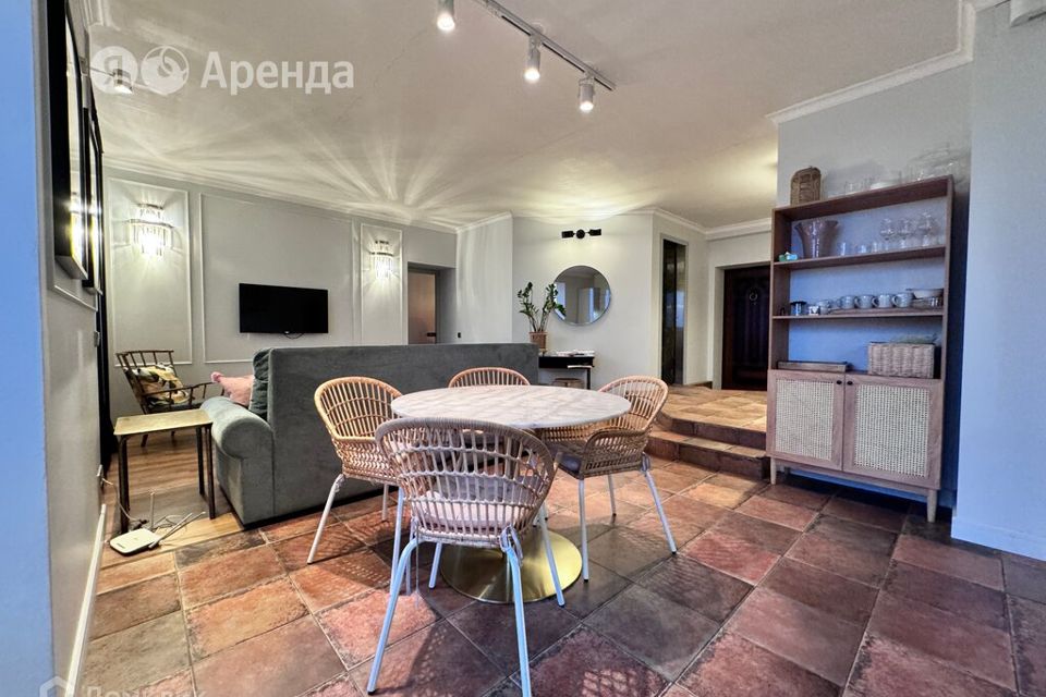 Сдаётся 2-комнатная квартира, 71 м²