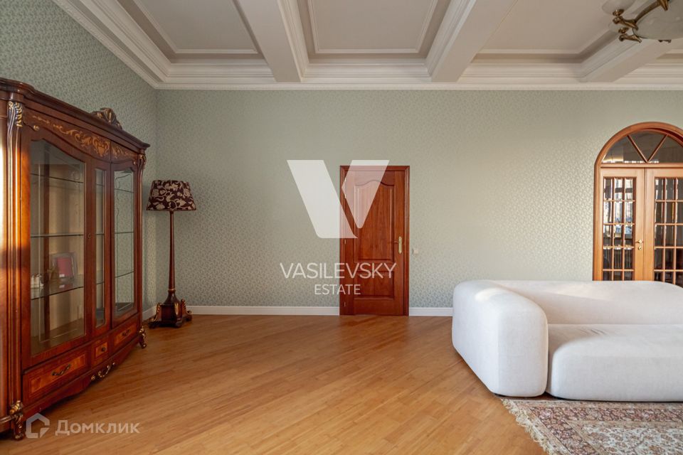 Продаётся 5-комнатная квартира, 200 м²