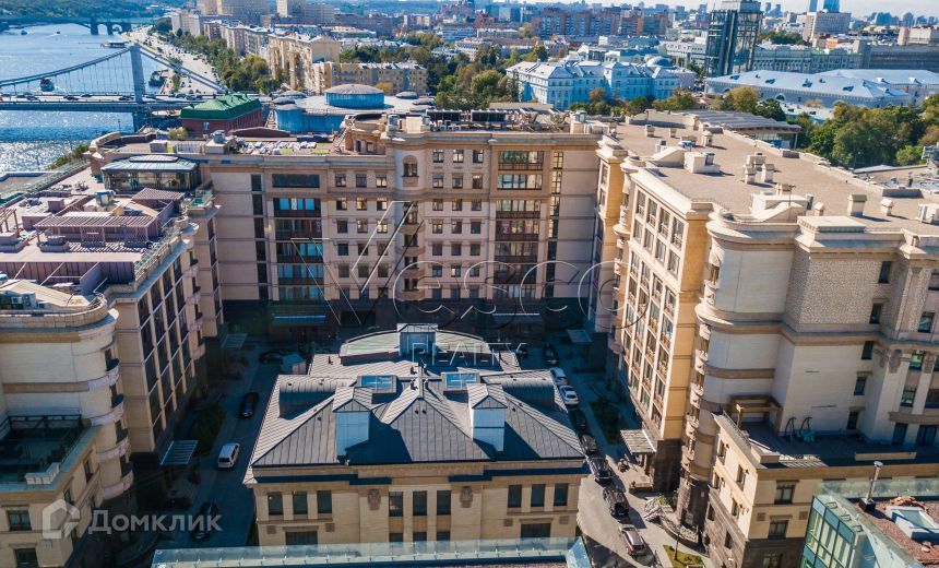 Продаётся 4-комнатная квартира, 245.9 м²