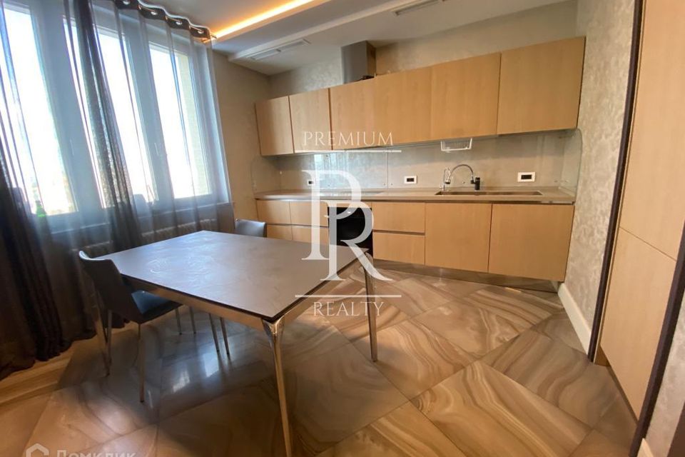 Продаётся 3-комнатная квартира, 118 м²