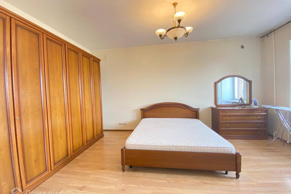 Продаётся 1-комнатная квартира, 57 м²
