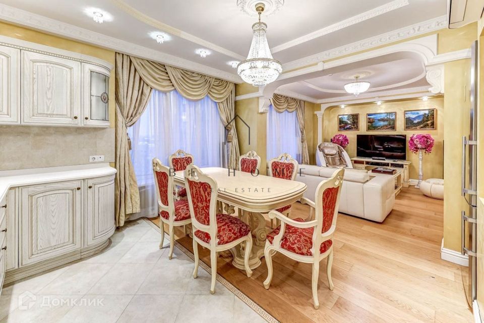 Сдаётся 3-комнатная квартира, 132 м²