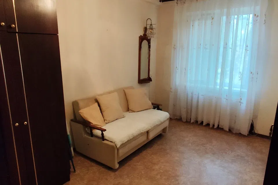 Продаётся 4-комнатная квартира, 55.8 м²