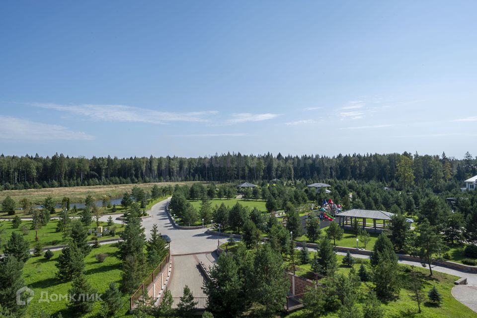 Продаётся 4-комнатная квартира, 216.8 м²