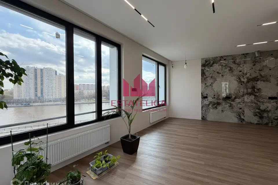Продаётся 3-комнатная квартира, 102.4 м²