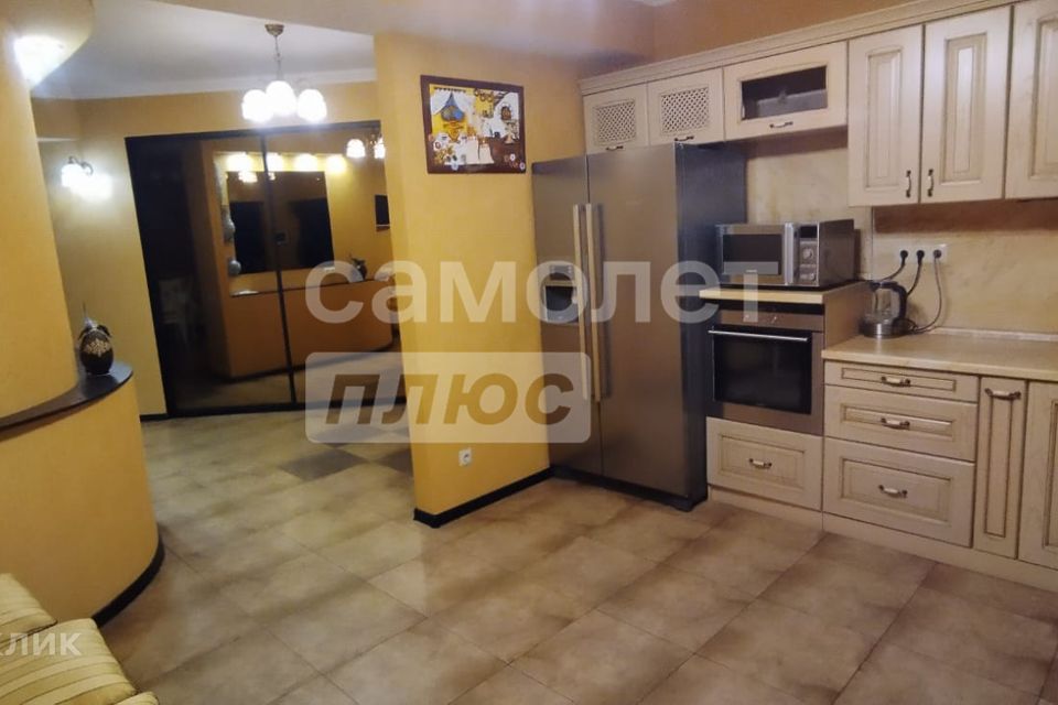 Продаётся 3-комнатная квартира, 108 м²