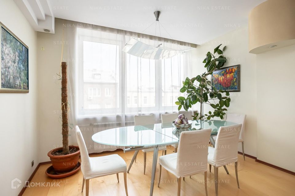 Продаётся 2-комнатная квартира, 125.2 м²