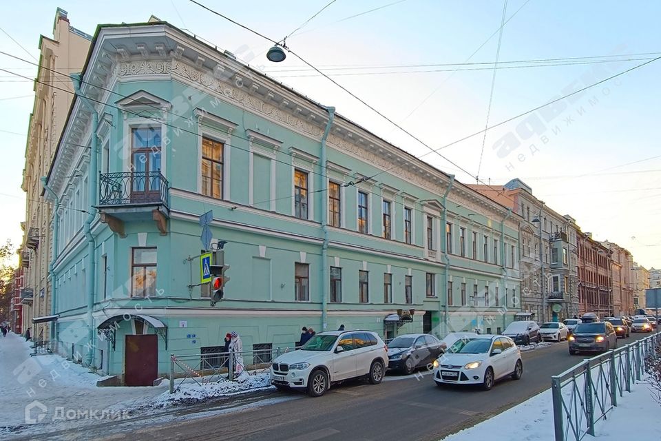 Продаётся 3-комнатная квартира, 138 м²
