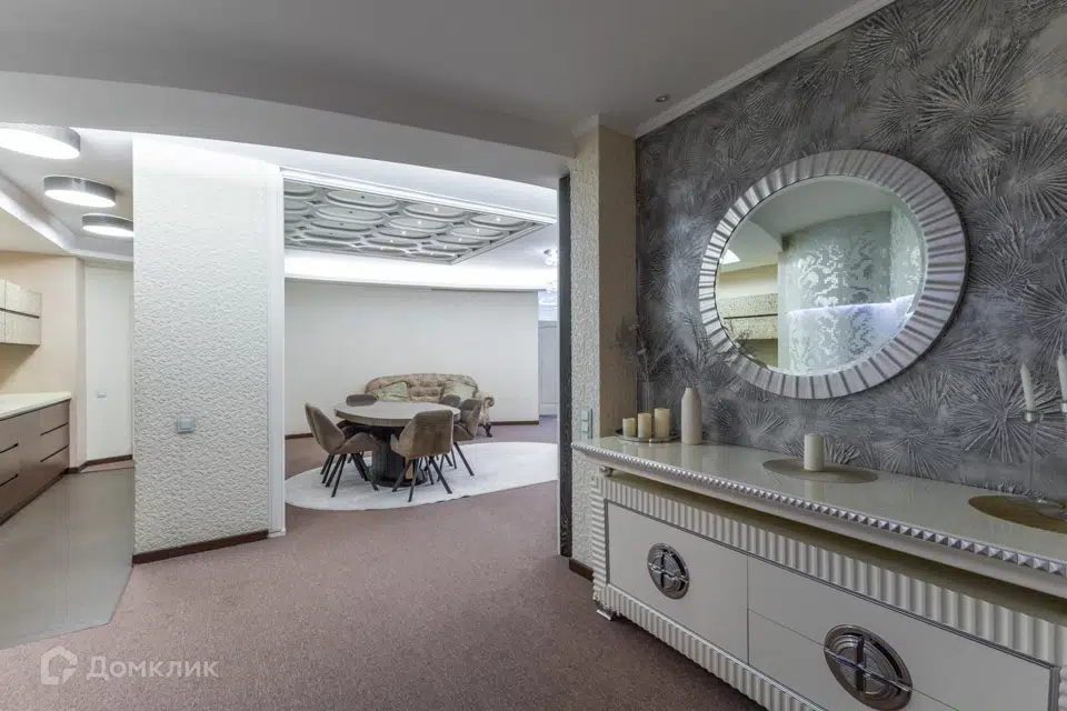 Продаётся 5-комнатная квартира, 222.3 м²