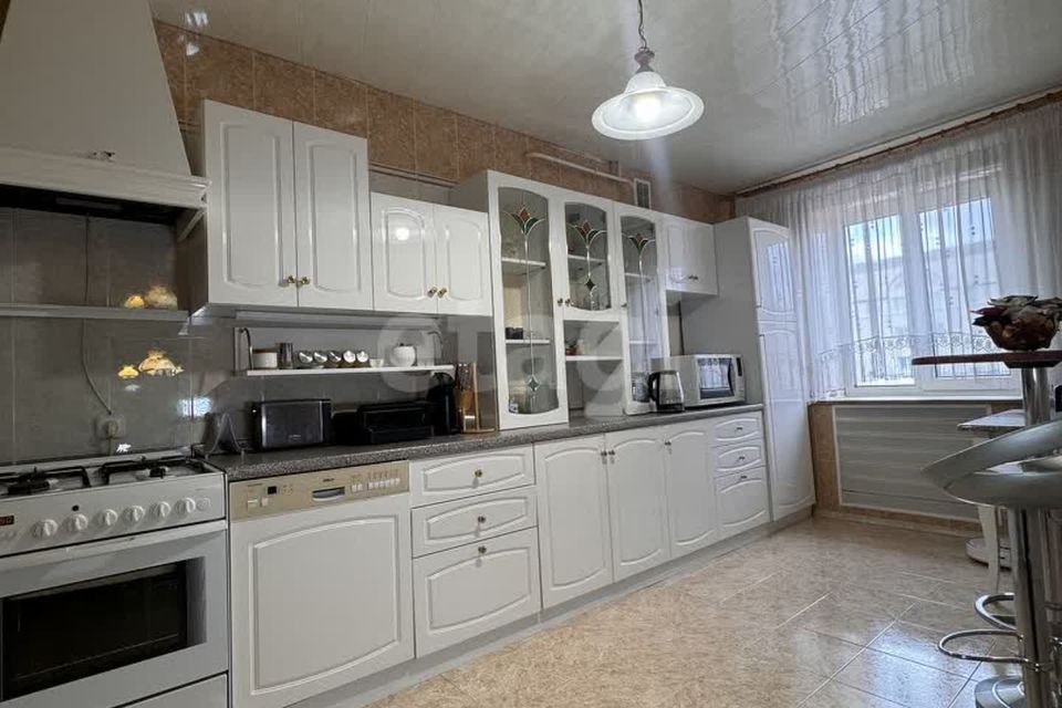 Продаётся 4-комнатная квартира, 110 м²