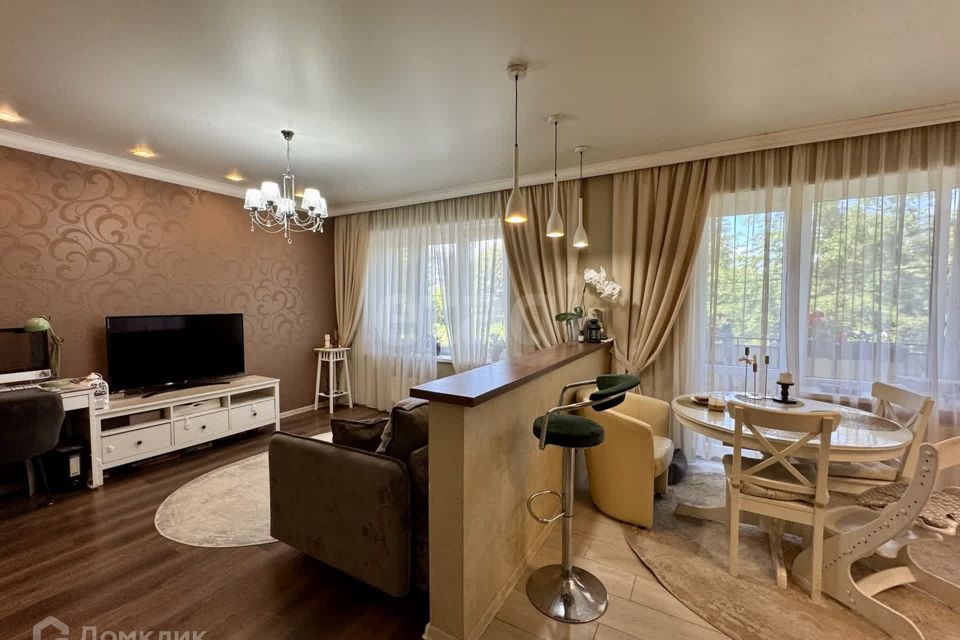 Продаётся 2-комнатная квартира, 67.4 м²