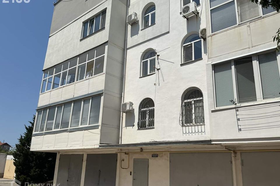 Продаётся 4-комнатная квартира, 168.9 м²