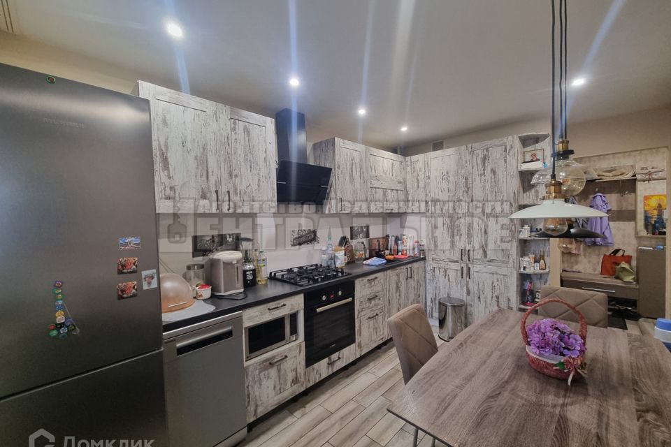 Продаётся 2-комнатная квартира, 63 м²