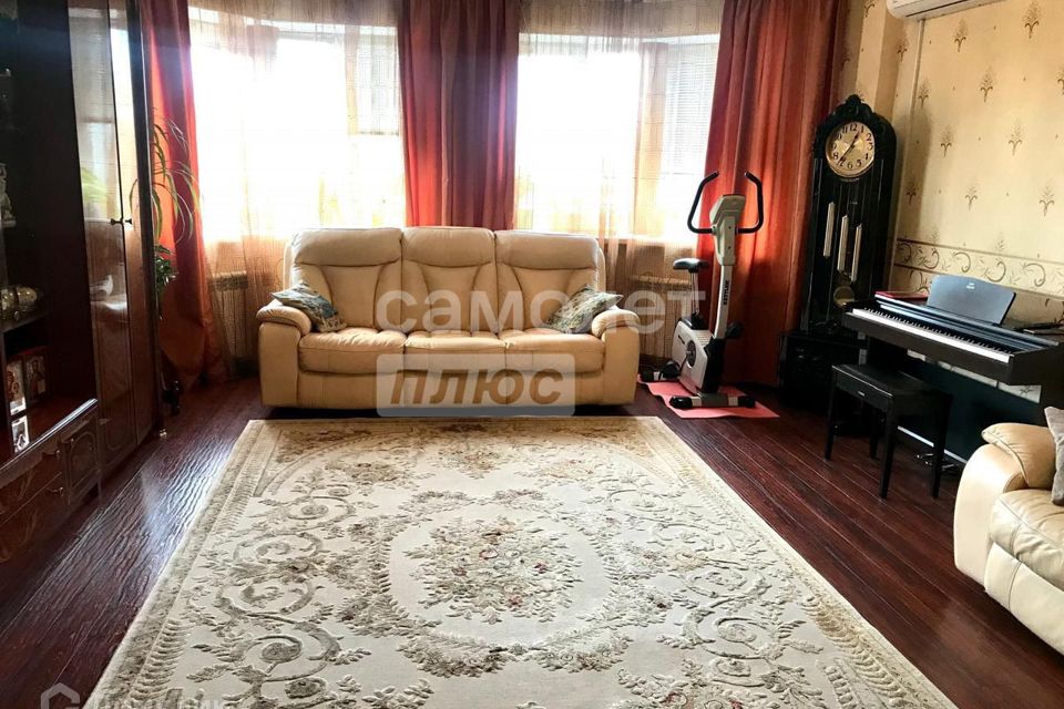 Продаётся 3-комнатная квартира, 107.8 м²