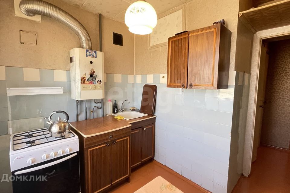 Продаётся 4-комнатная квартира, 61.9 м²
